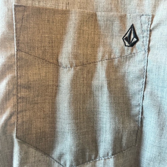 Volcom short-sleeve dress shirt, Size Small, Light Gray - Picture 4 of 4